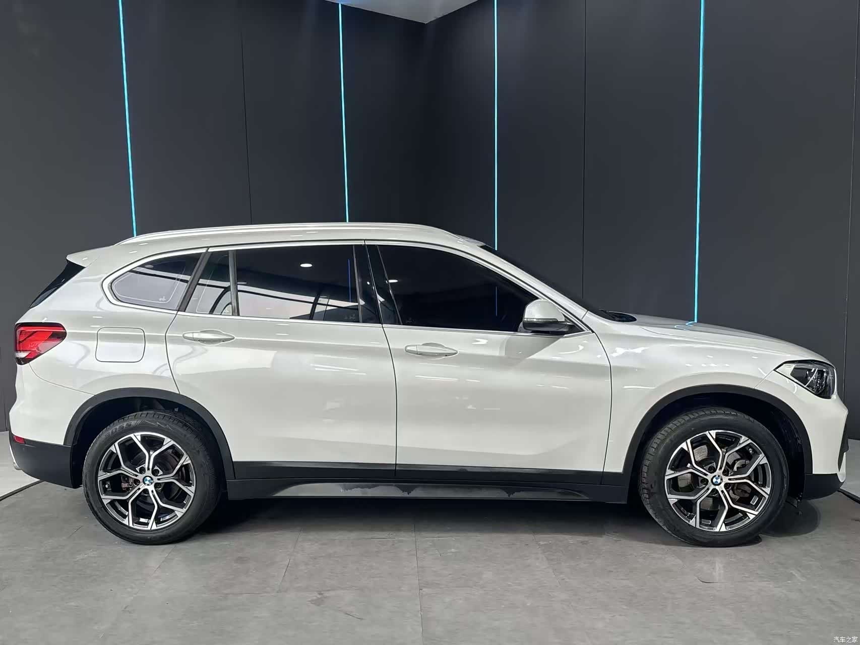 BMW X1, 2021 все фото