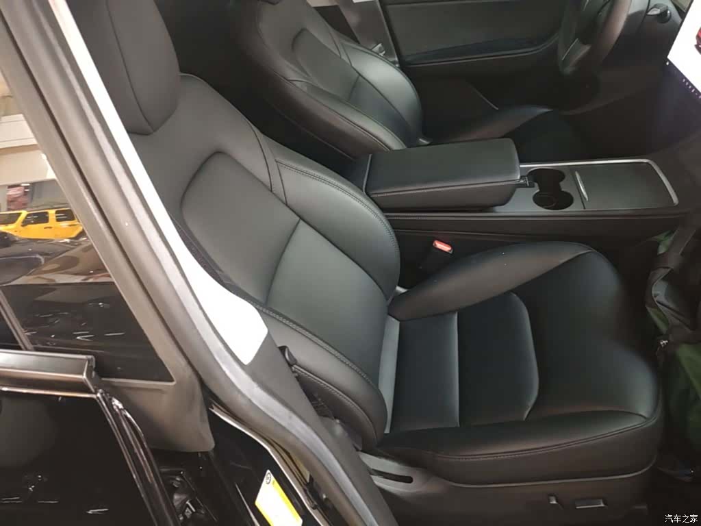 Tesla Model Y, 2023 25