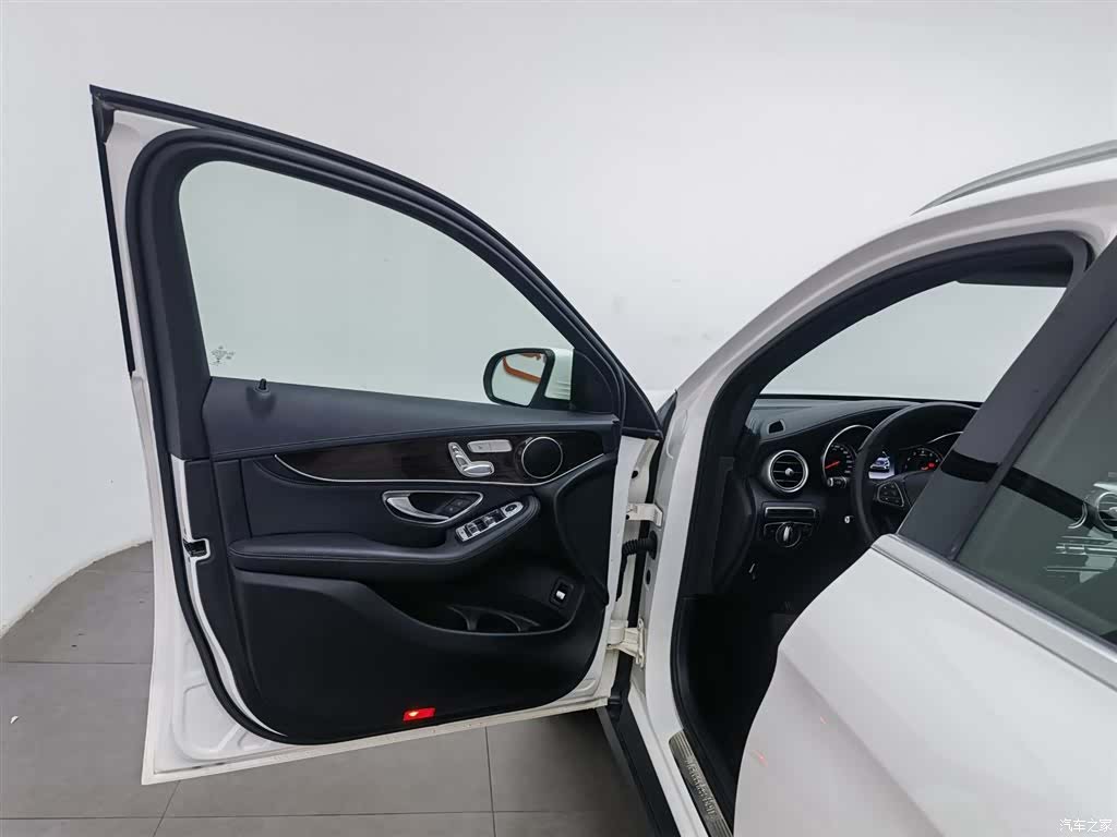 Mercedes-Benz GLC, 2017 8