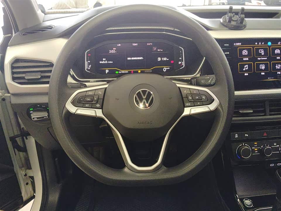 Volkswagen Exploring the shadow