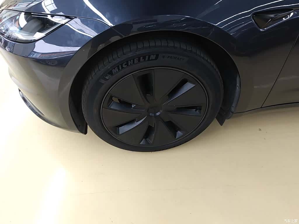 Tesla Model 3, 2024 23
