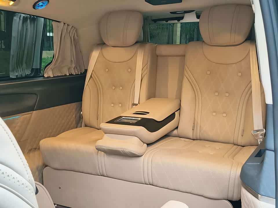 Mercedes-Benz V-class