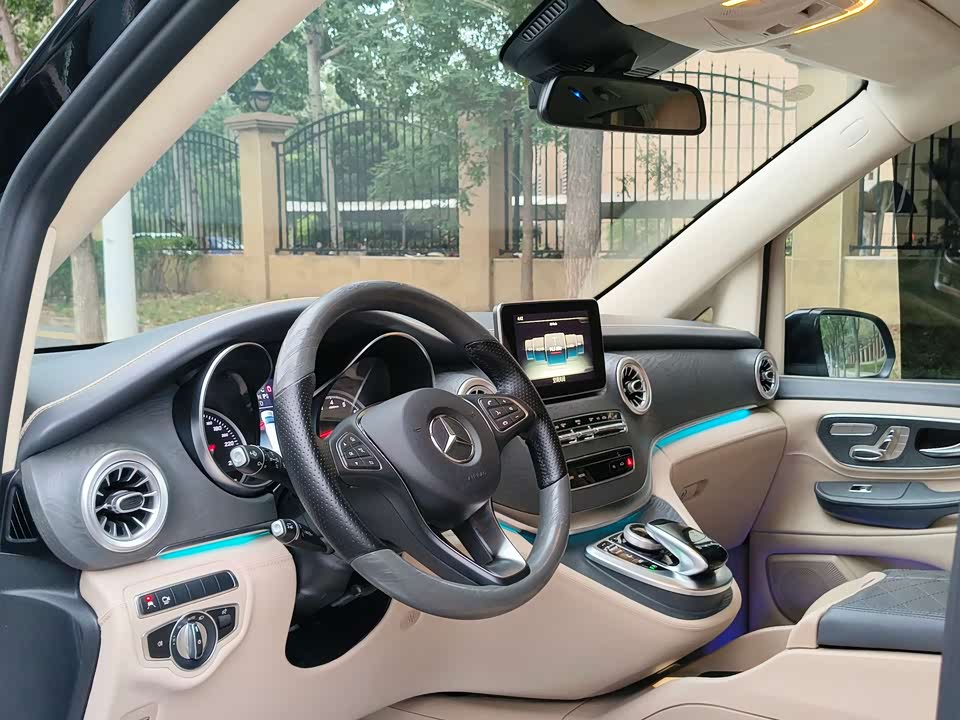 Mercedes-Benz V-class