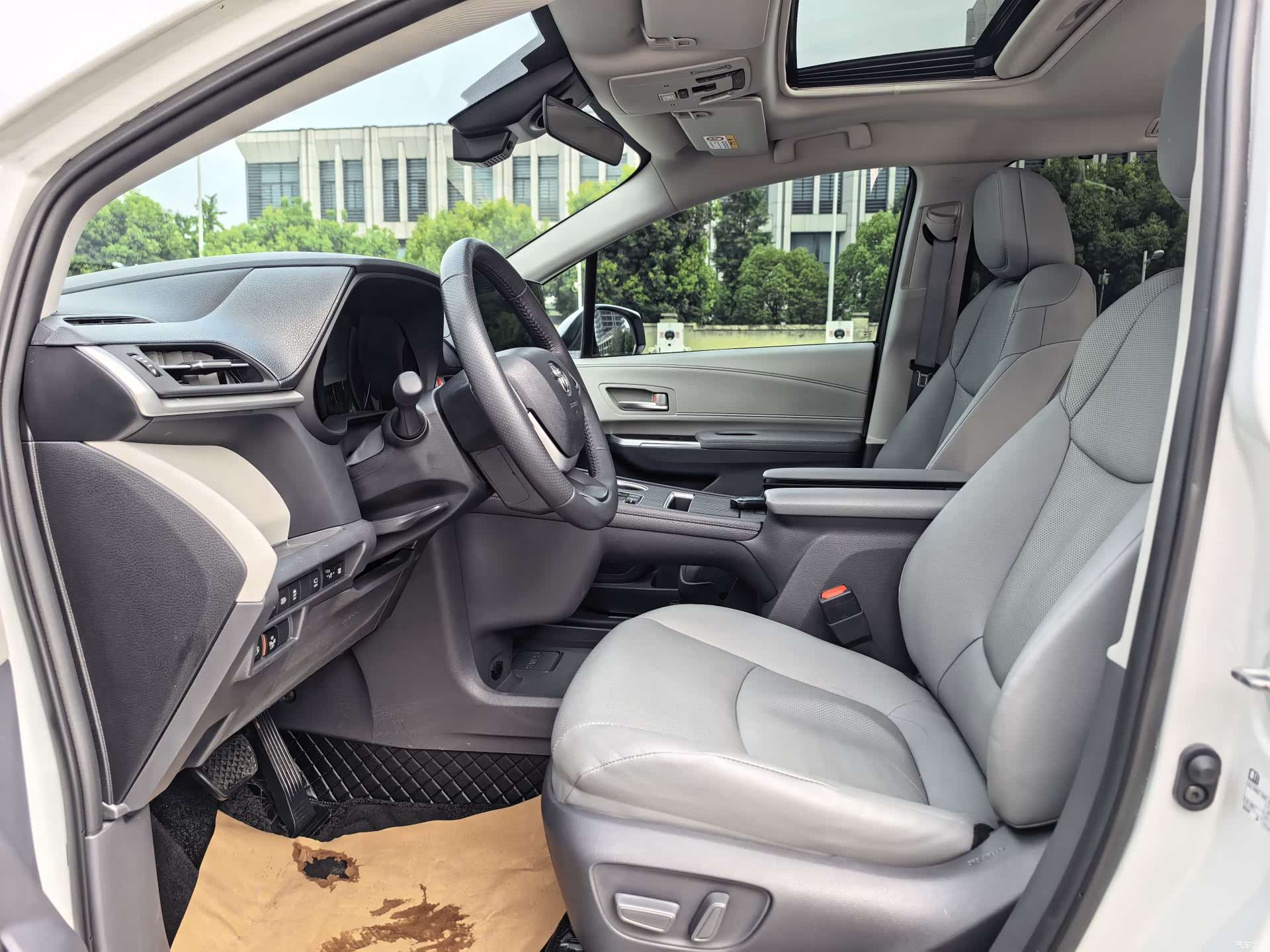 Toyota Granvia, 2024 8