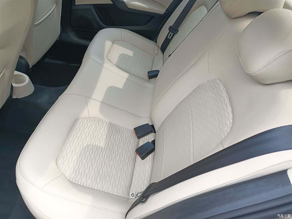 Skoda Rapid, 2014 13