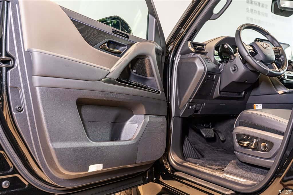 Lexus LX, 2025 7