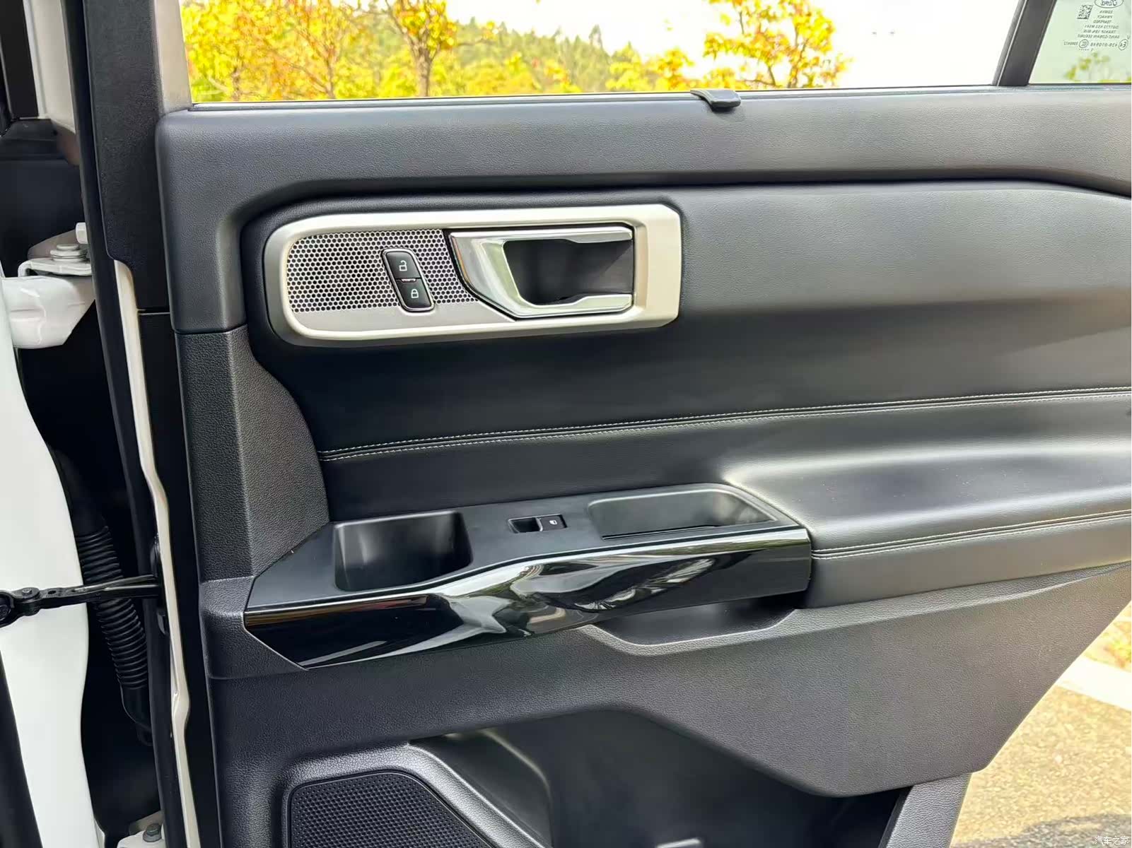 Ford Explorer, 2022 21
