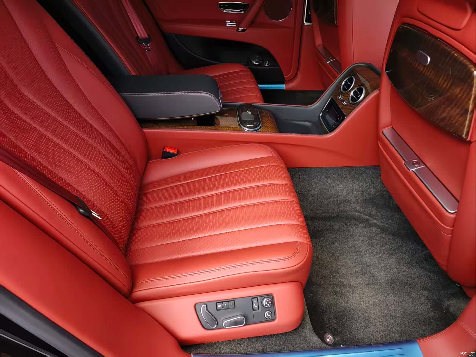 Bentley Flying Spur, 2015 11