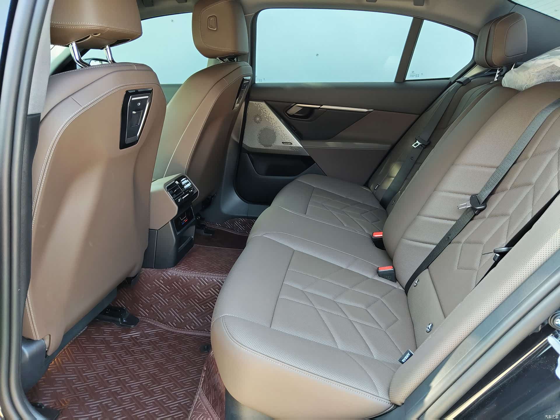 BMW 5 Series, 2025 7