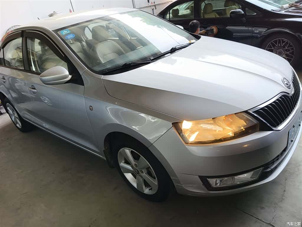 Skoda Rapid, 2014 4