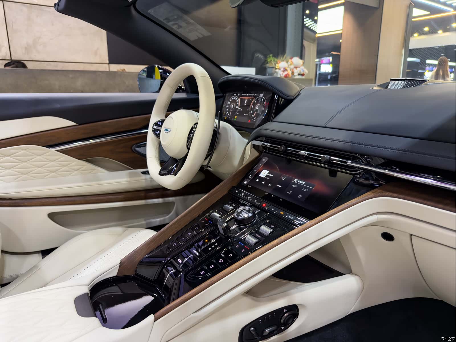 Aston Martin DB12, 2025 23