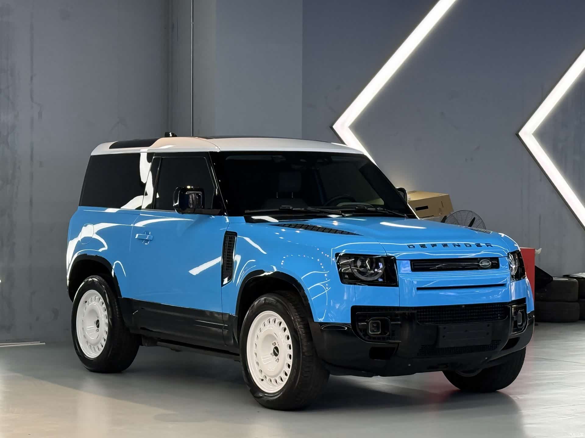 Land Rover Defender, 2021 3