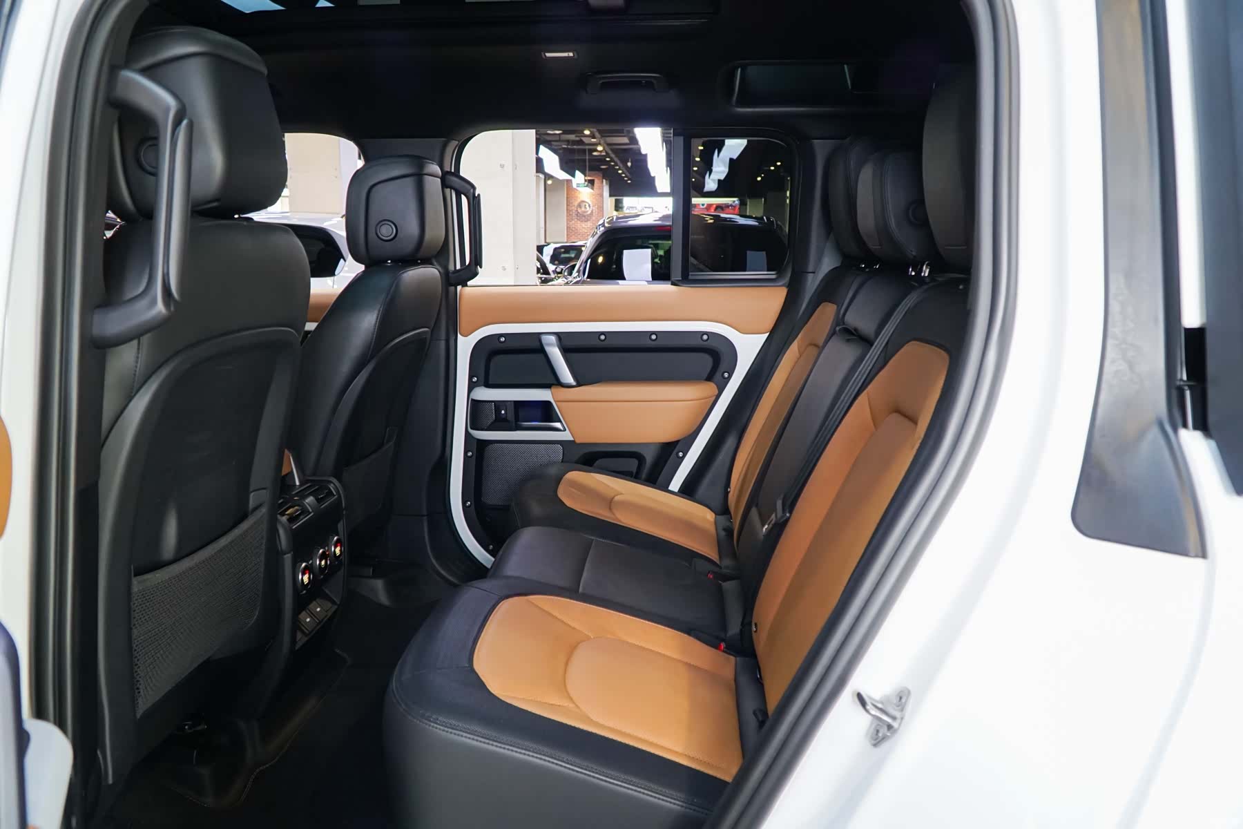 Land Rover Defender, 2023 7