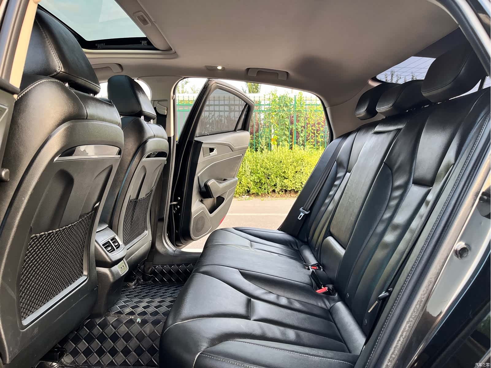 Hongqi H5, 2021 10