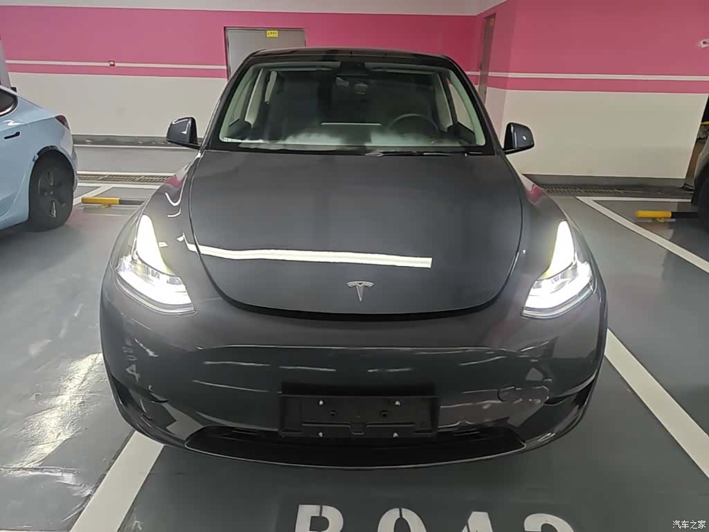 Tesla Model Y, 2023 3