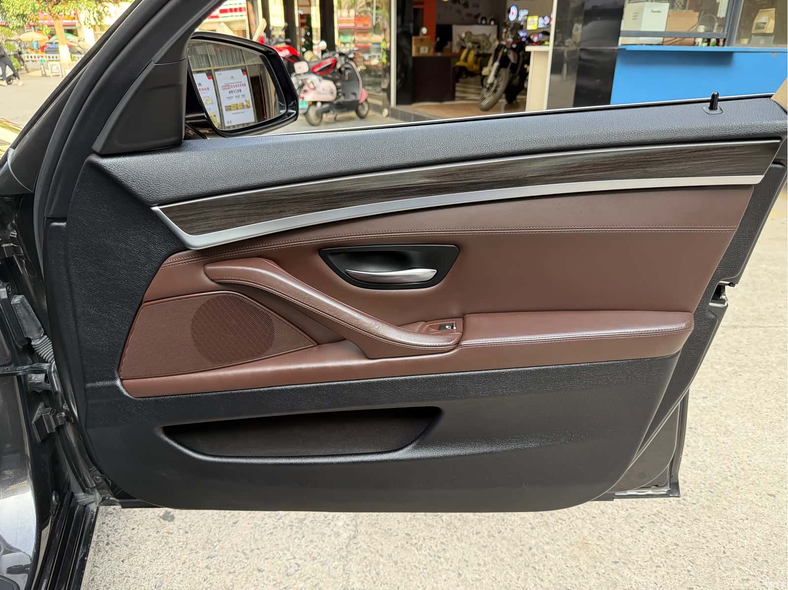 BMW 5 Series, 2016 24