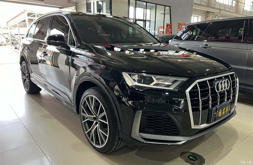 Audi Q7, 2022 3