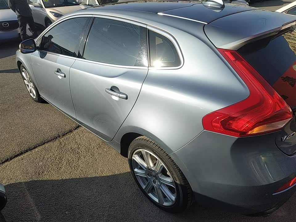 Volvo V40