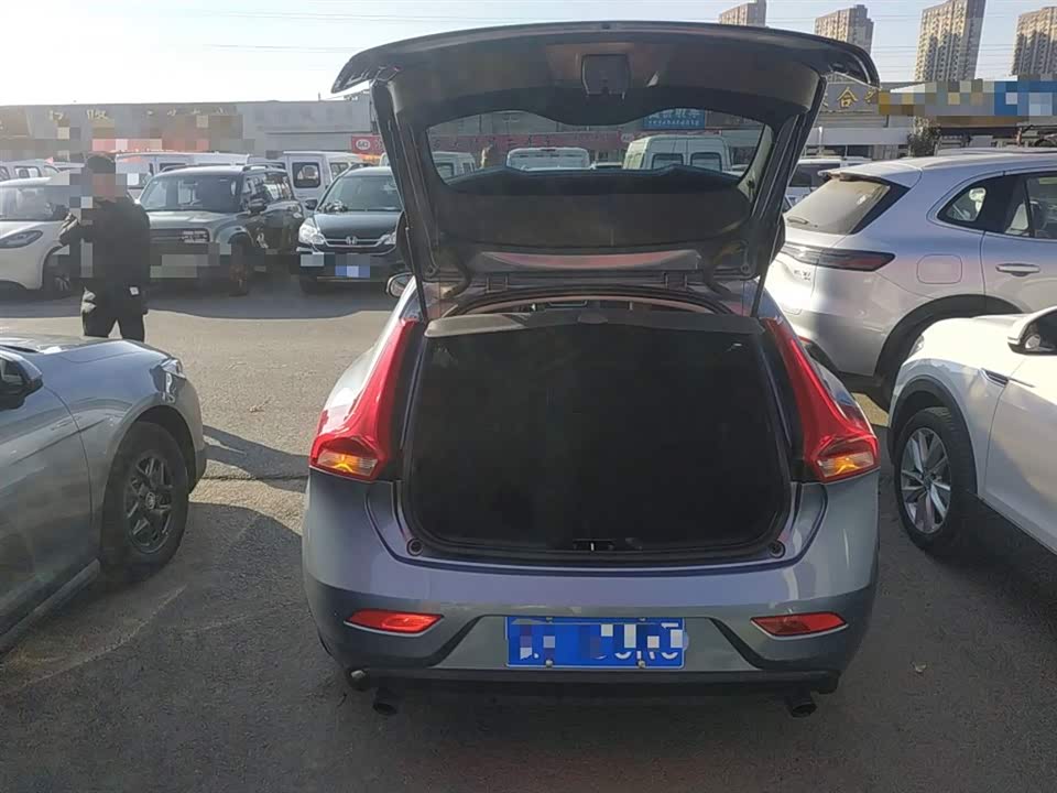 Volvo V40