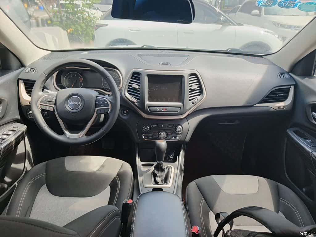 Jeep Cherokee, 2016 10