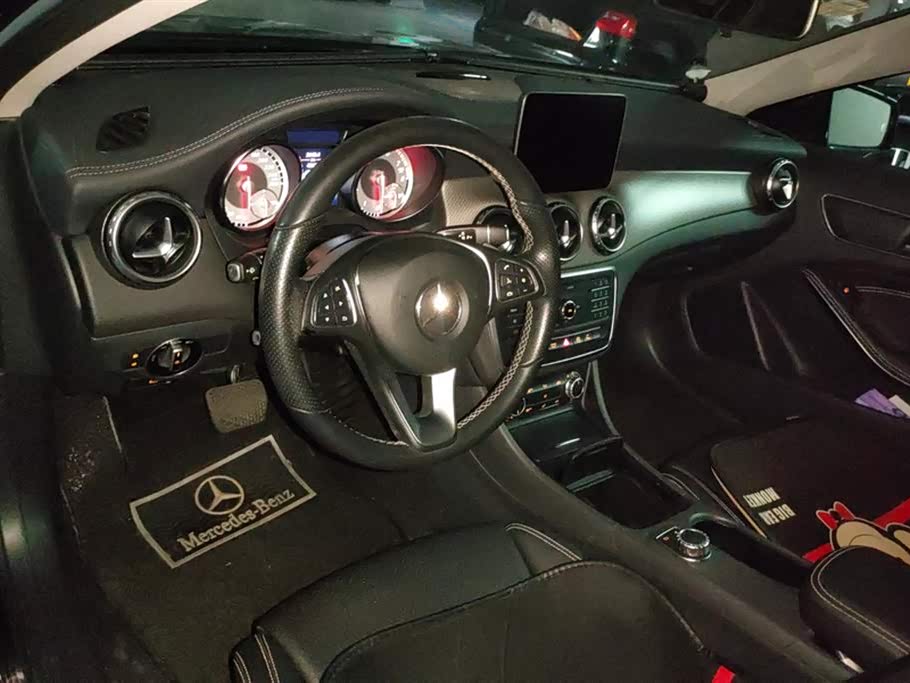 Mercedes-Benz GLA Mercedes-Benz GLA