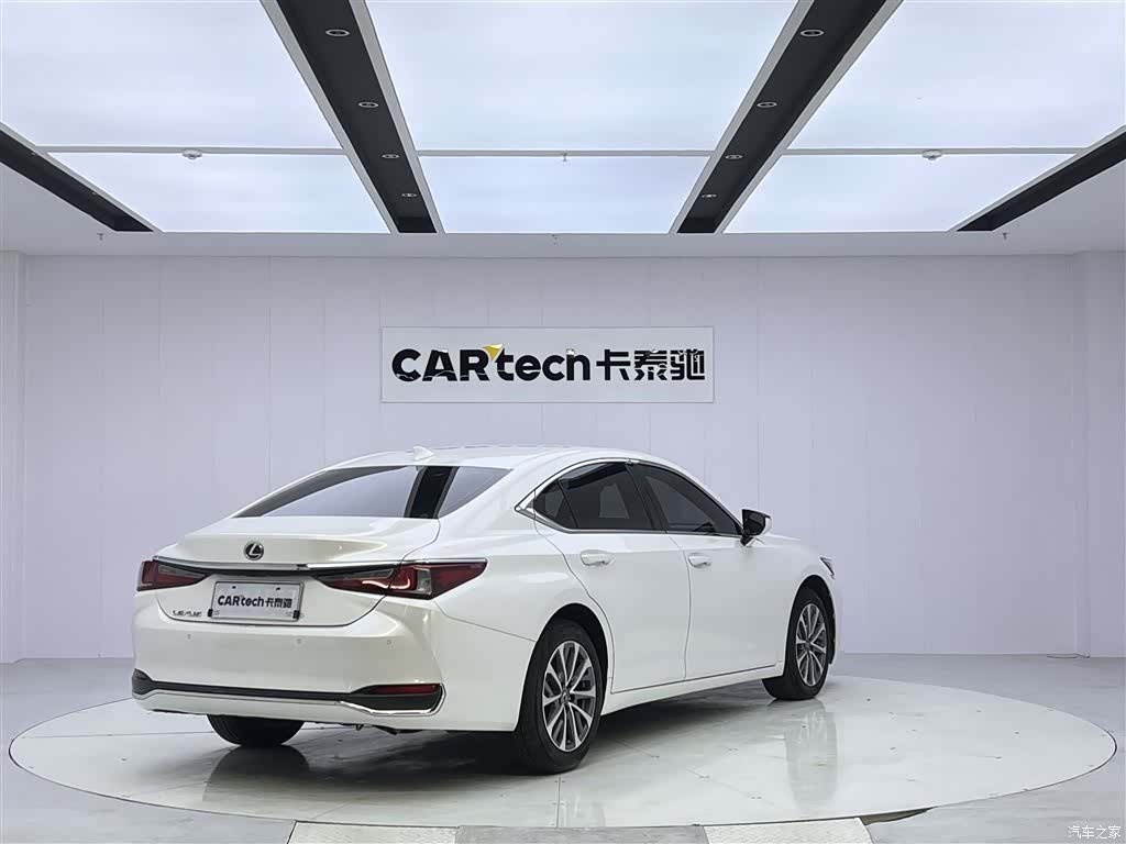 Lexus ES, 2024 все фото