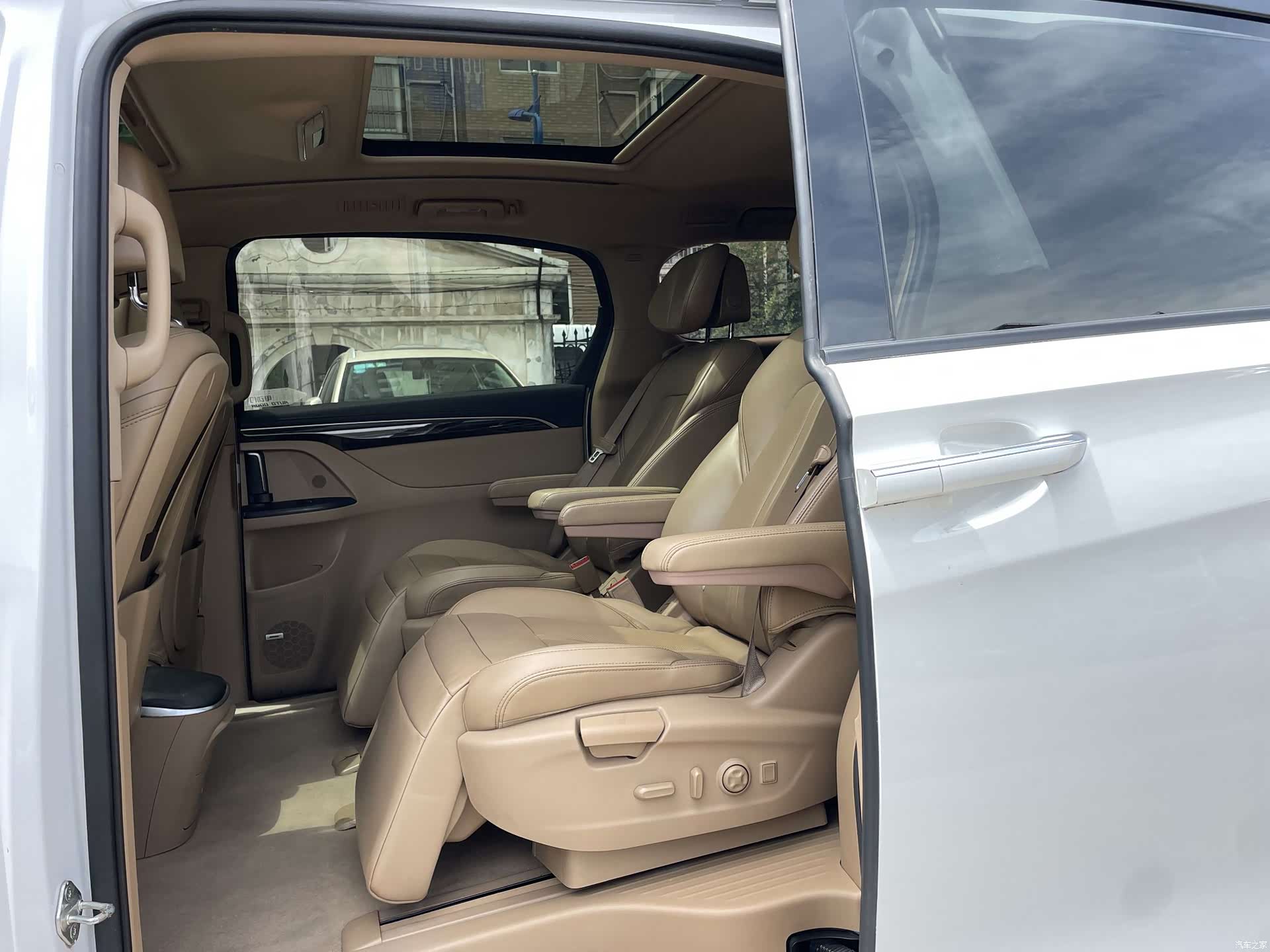 Buick GL8, 2019 13