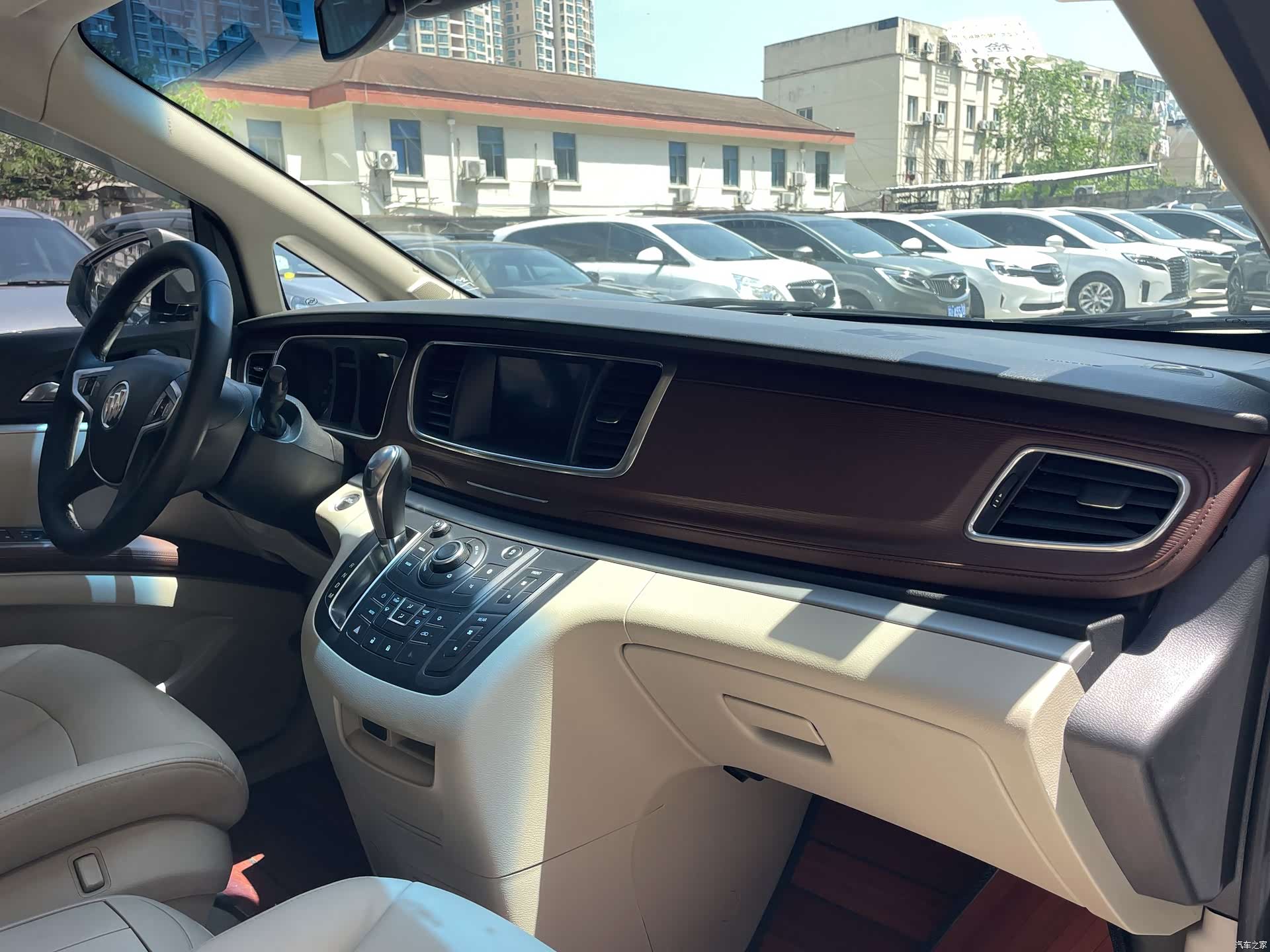 Buick GL8, 2017 9