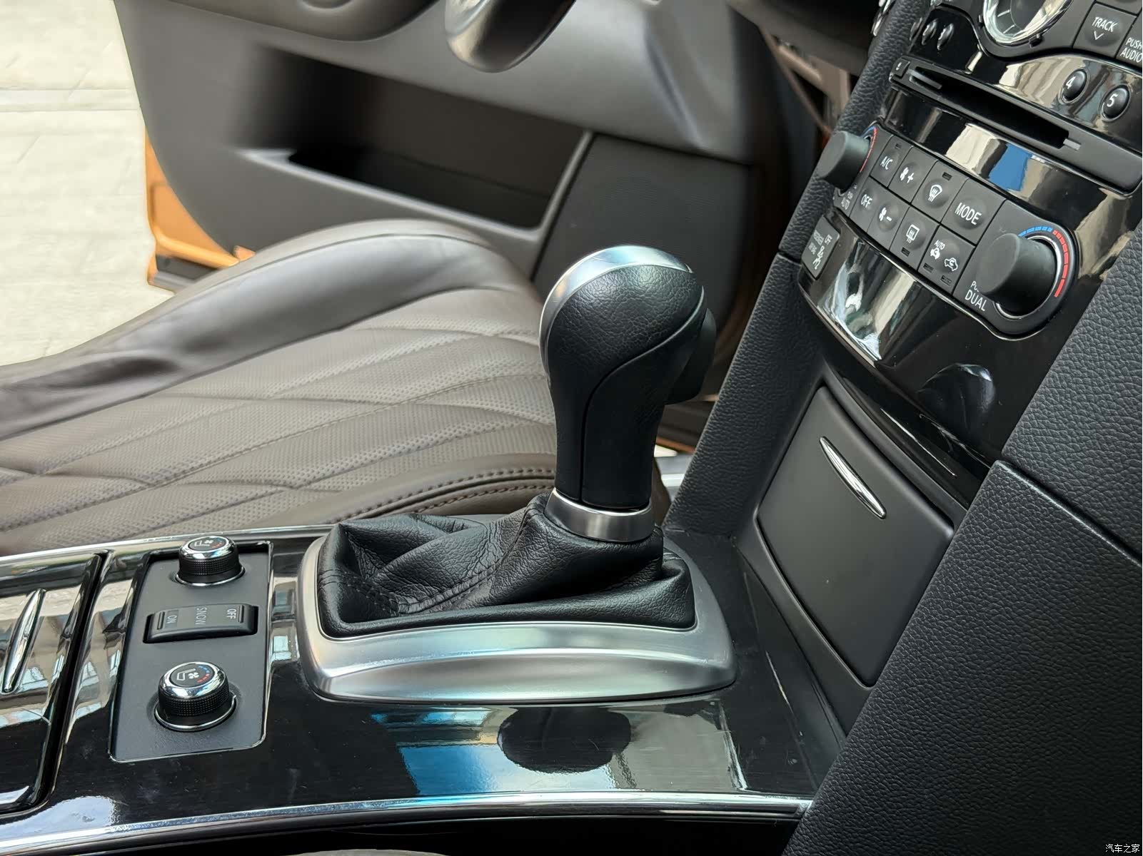 Infiniti FX35, 2011 33