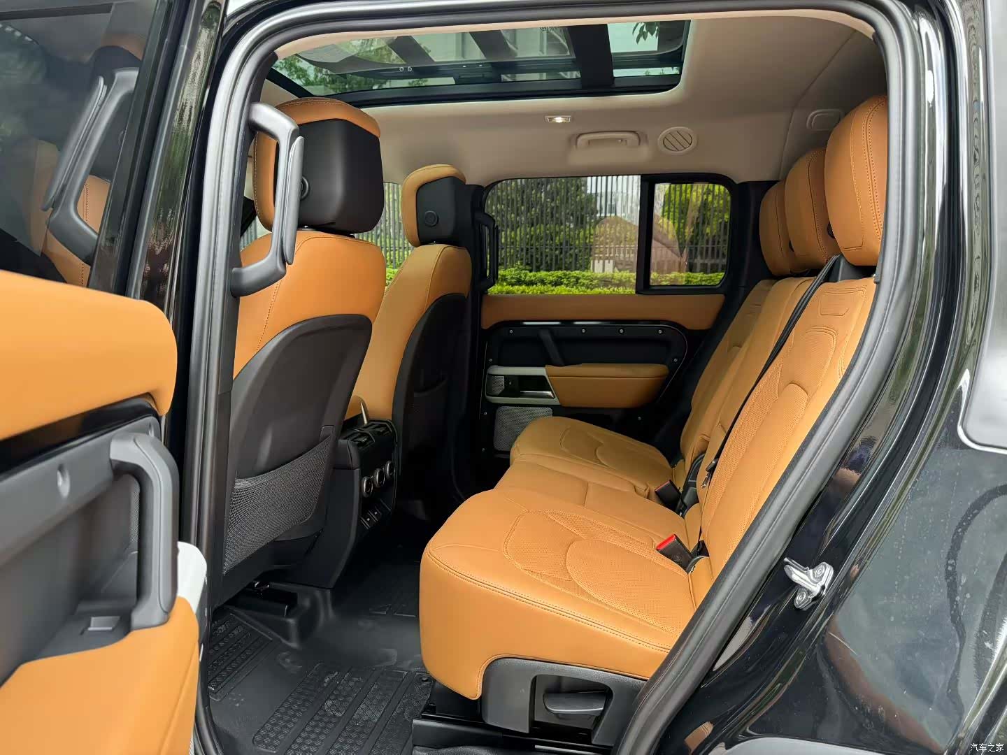 Land Rover Defender, 2024 10