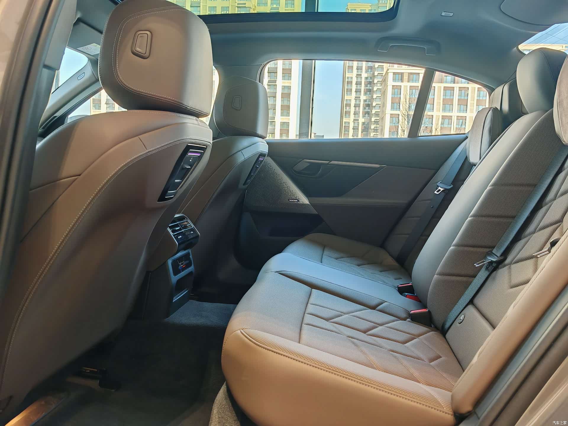 BMW 5 Series, 2025 15