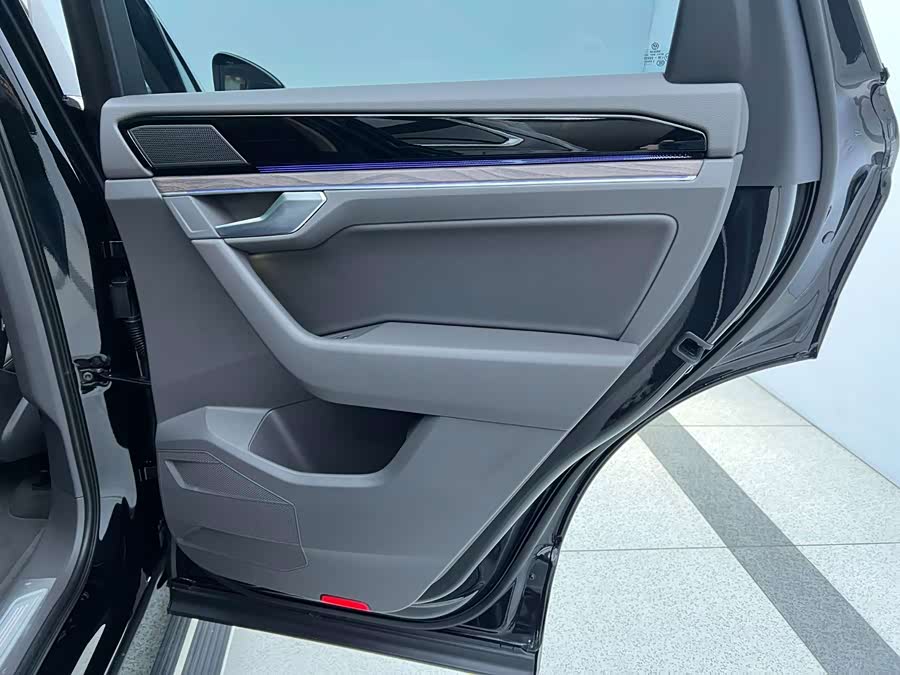 Volkswagen Touareg 2023, фото 21