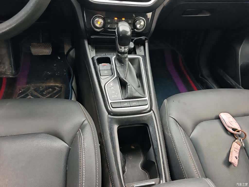 Roewe RX3, 2020 14
