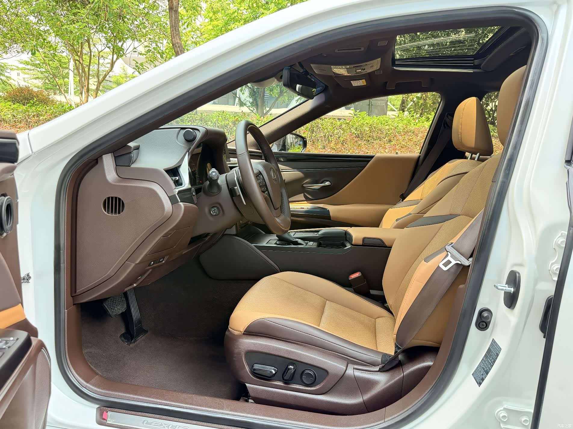 Lexus ES, 2020 все фото
