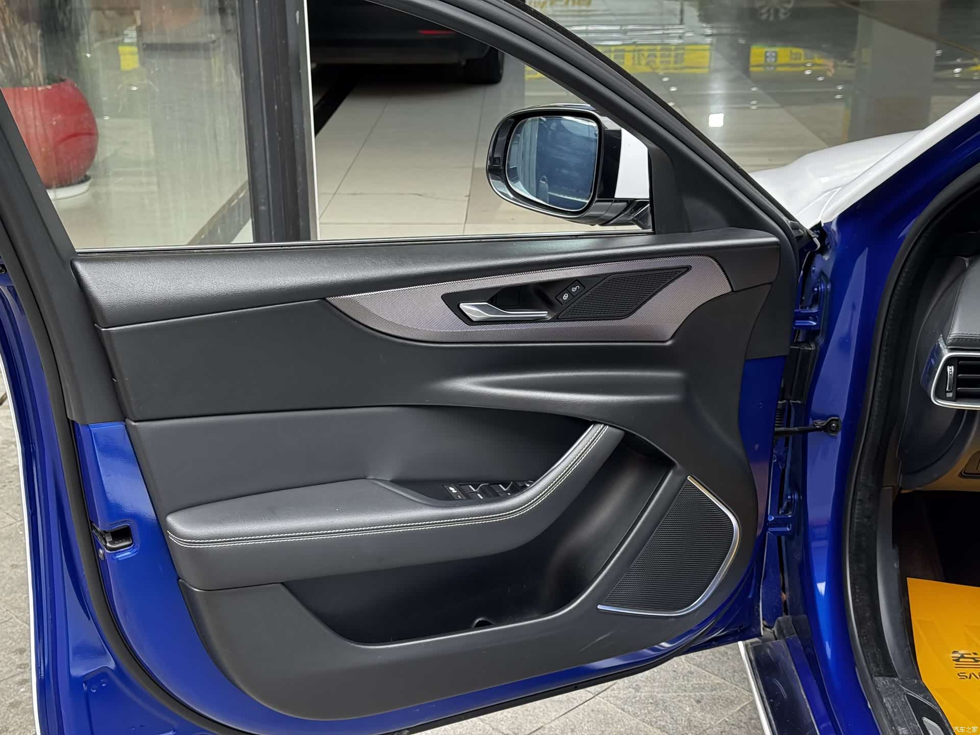 Land Rover XEL, 2020 16