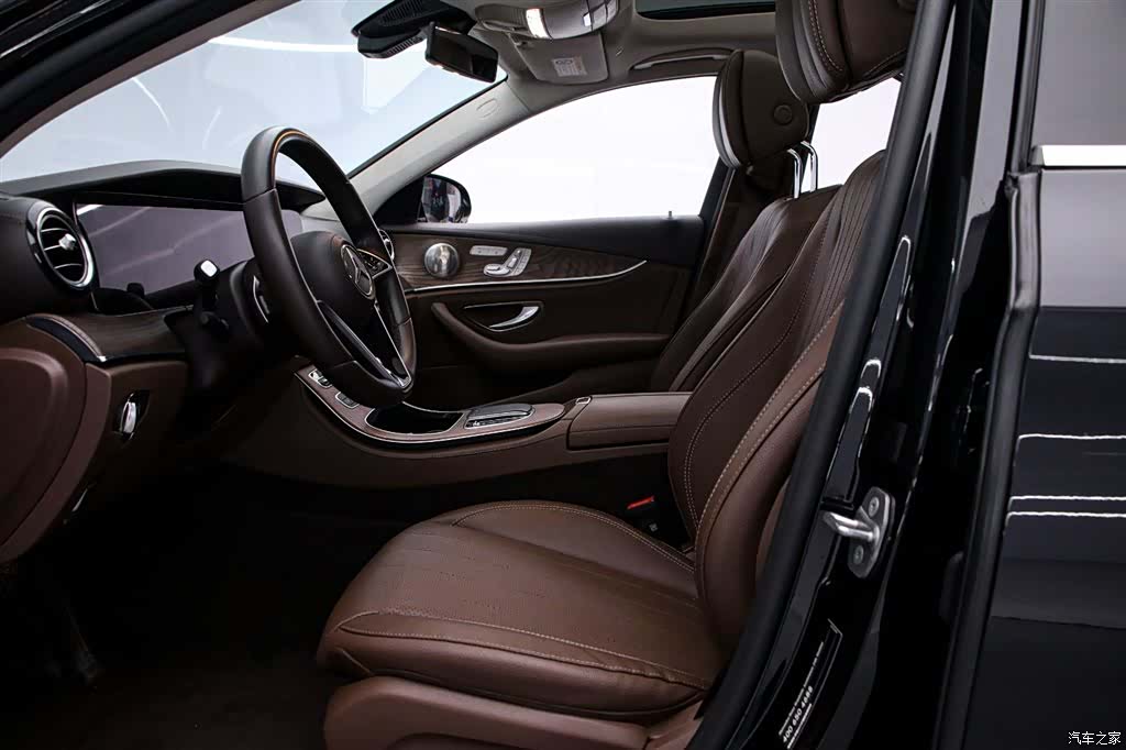 Mercedes-Benz E-Class, 2023 12