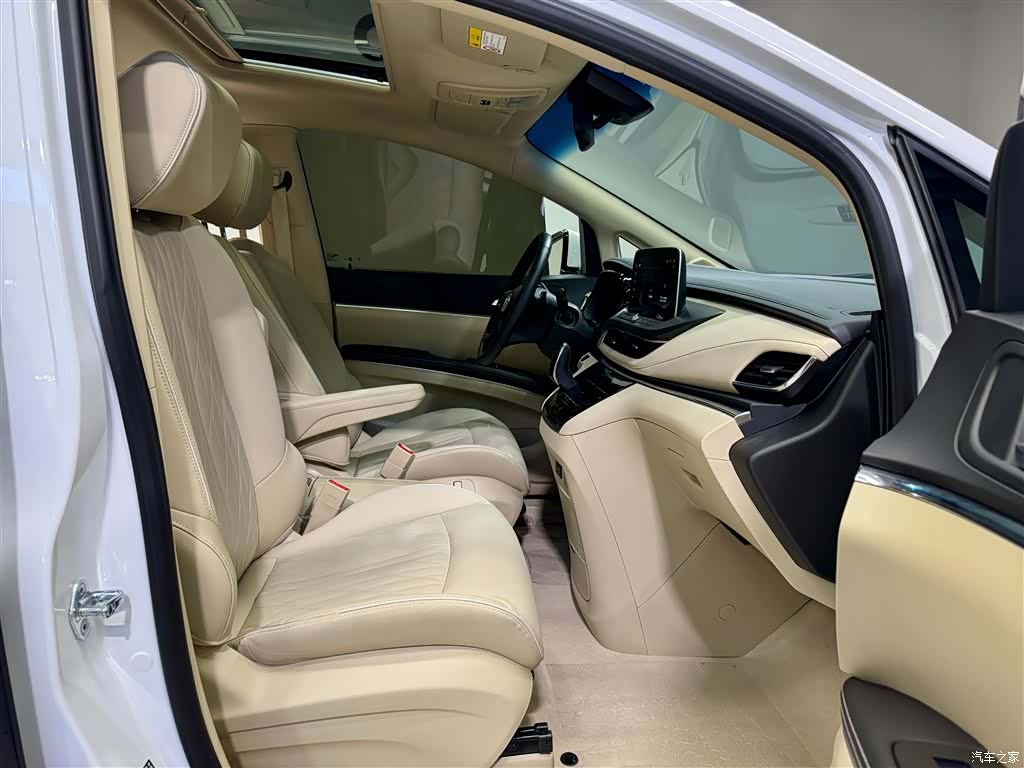 Buick GL8, 2025 18