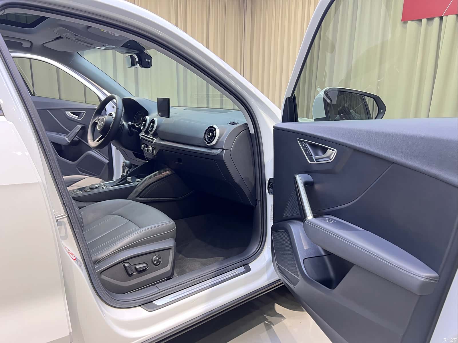 Audi Q2L, 2022 10