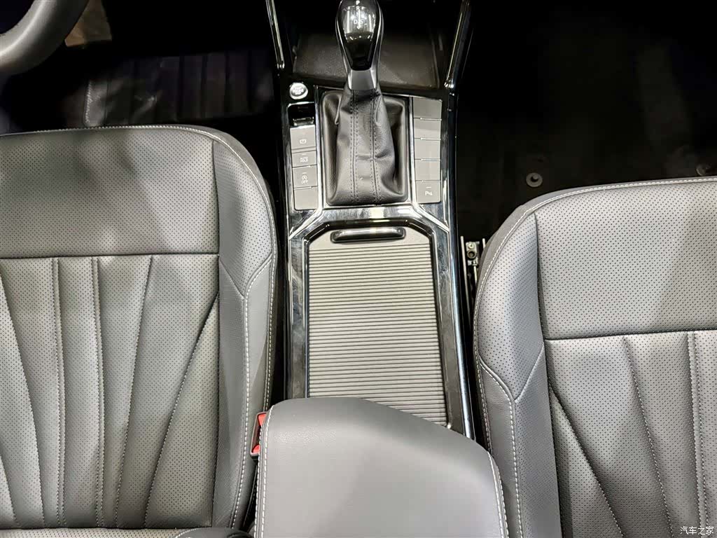 Volkswagen Passat, 2025 29