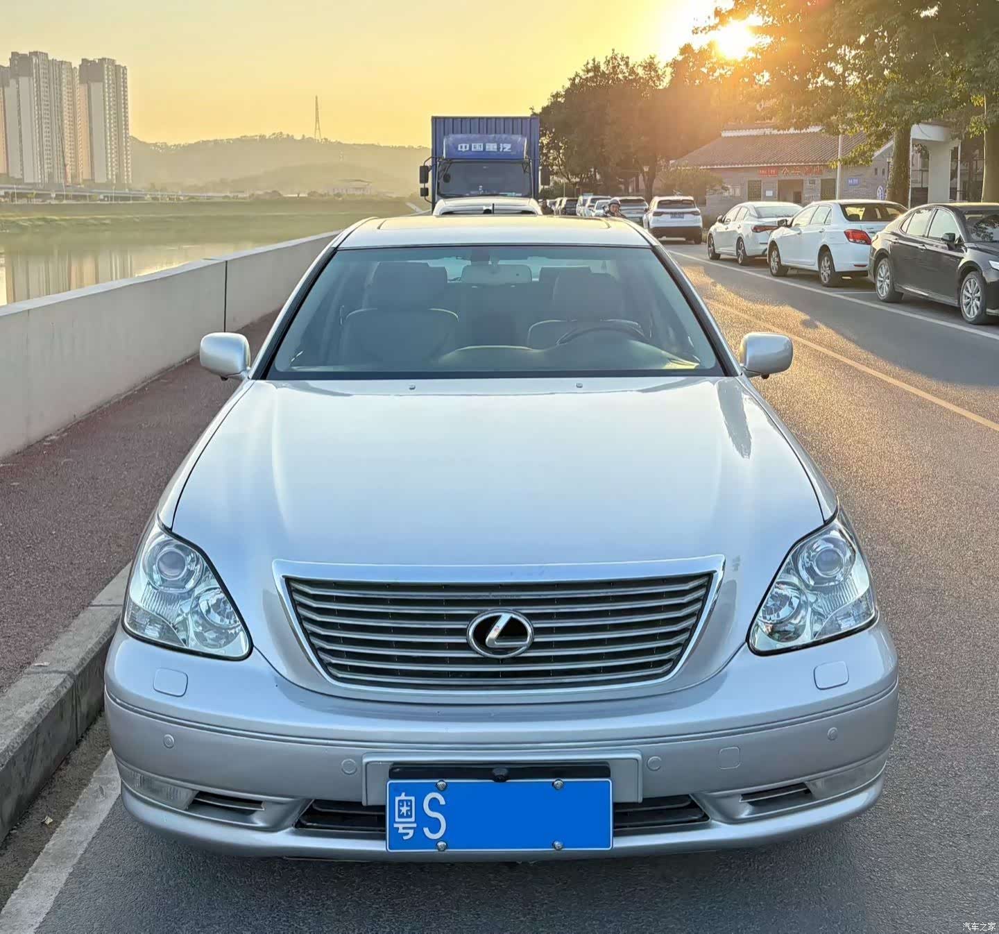 Lexus LS, 2005 3