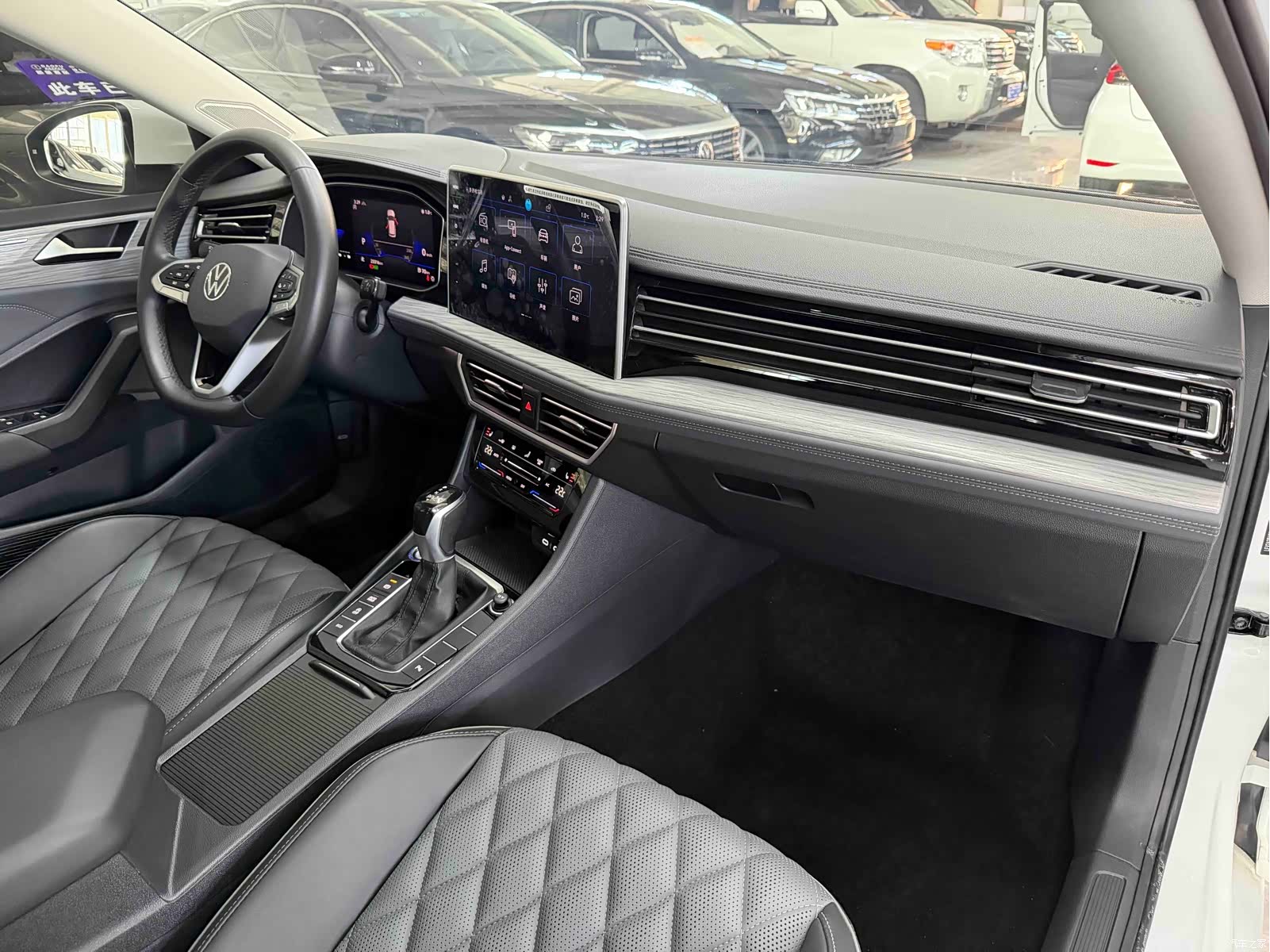 Volkswagen Sagitar, 2022 17