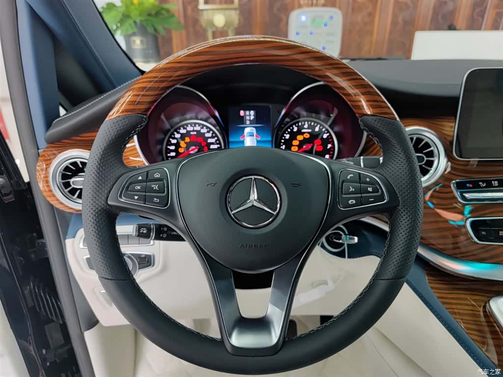 Mercedes-Benz V-Class, 2023 15