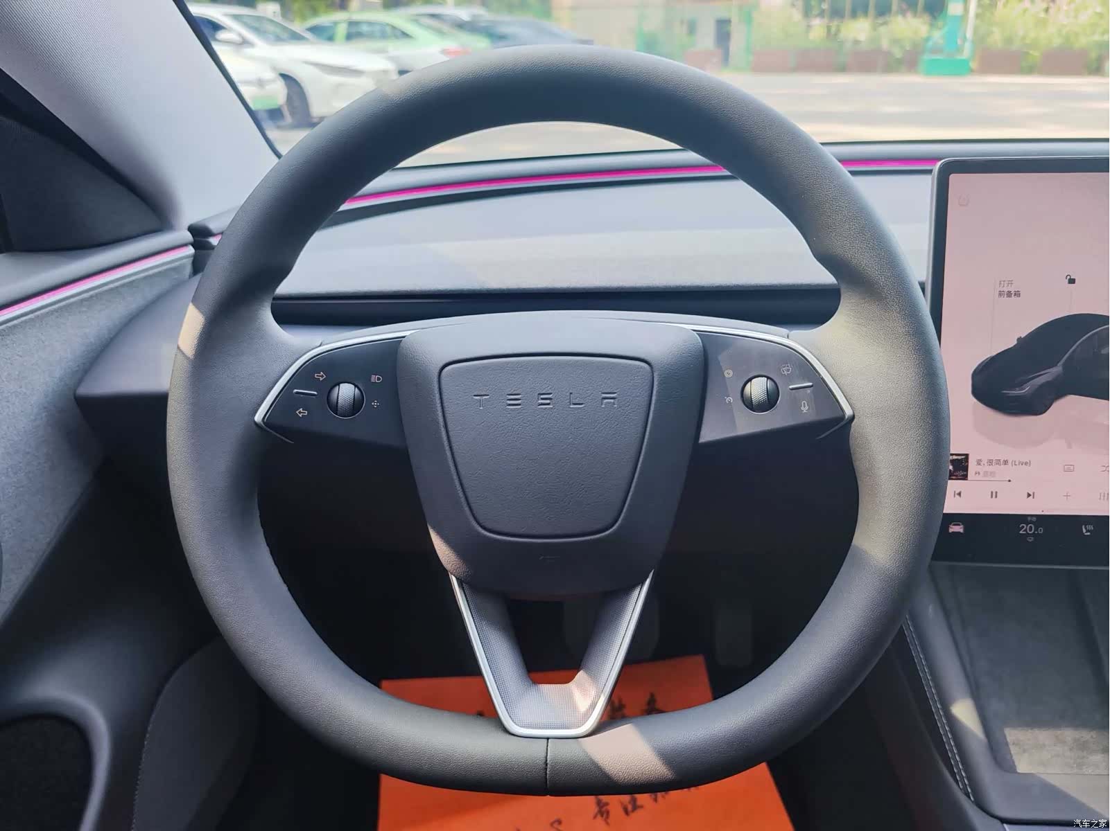 Tesla Model 3, 2025 8