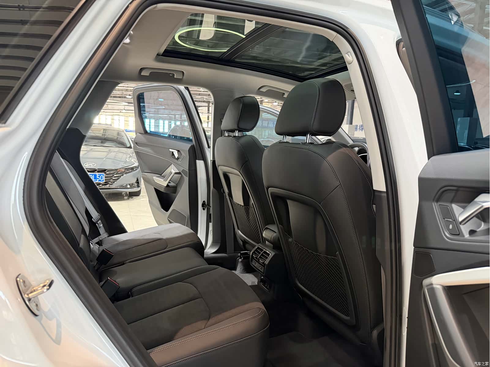 Audi Q3, 2023 10