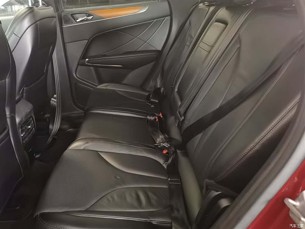 Lincoln MKC, 2016 13