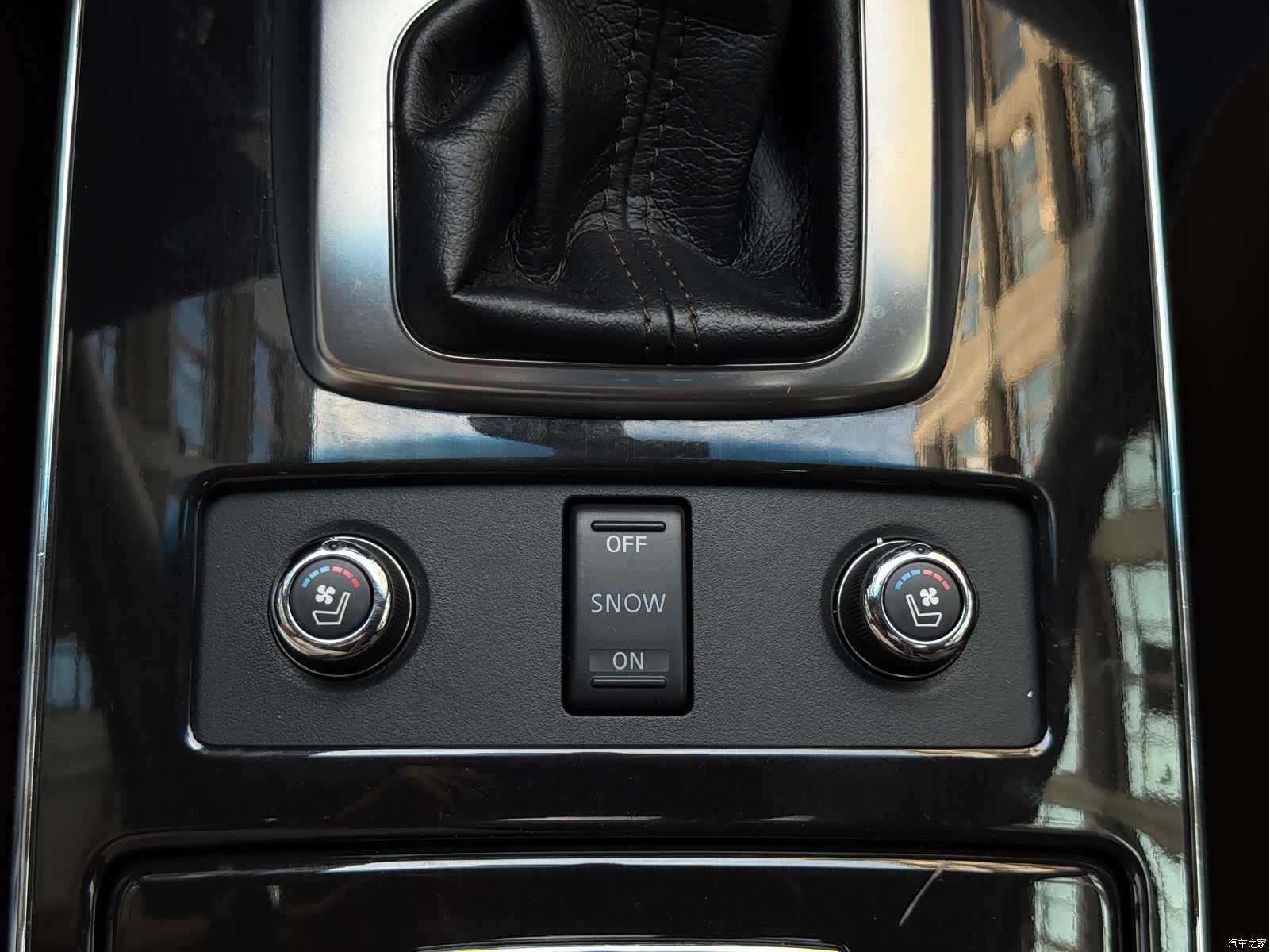 Infiniti FX35, 2011 28