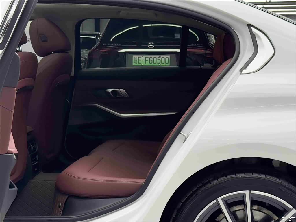 BMW 3 Series, 2025 7