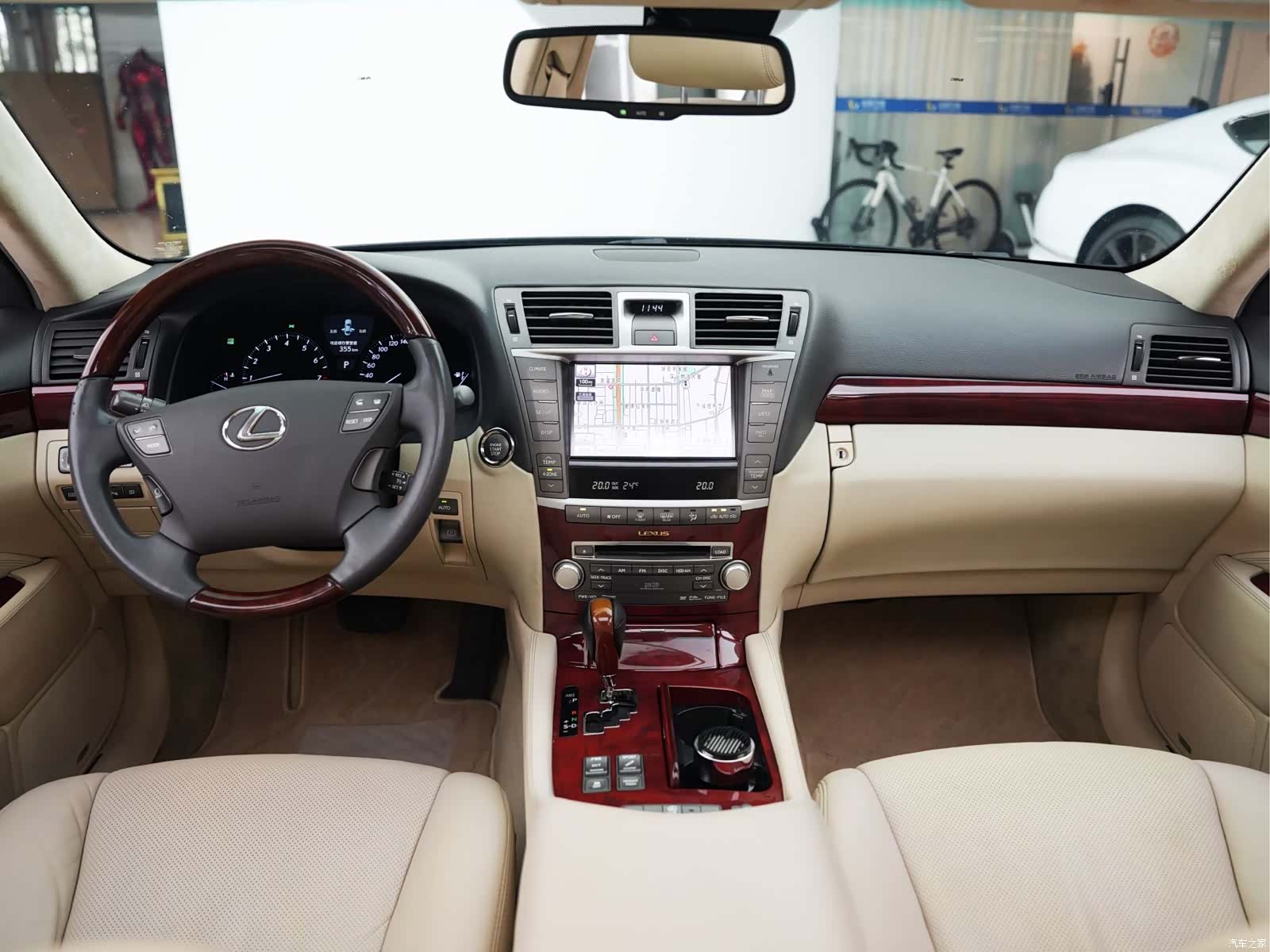 Lexus LS, 2010 7