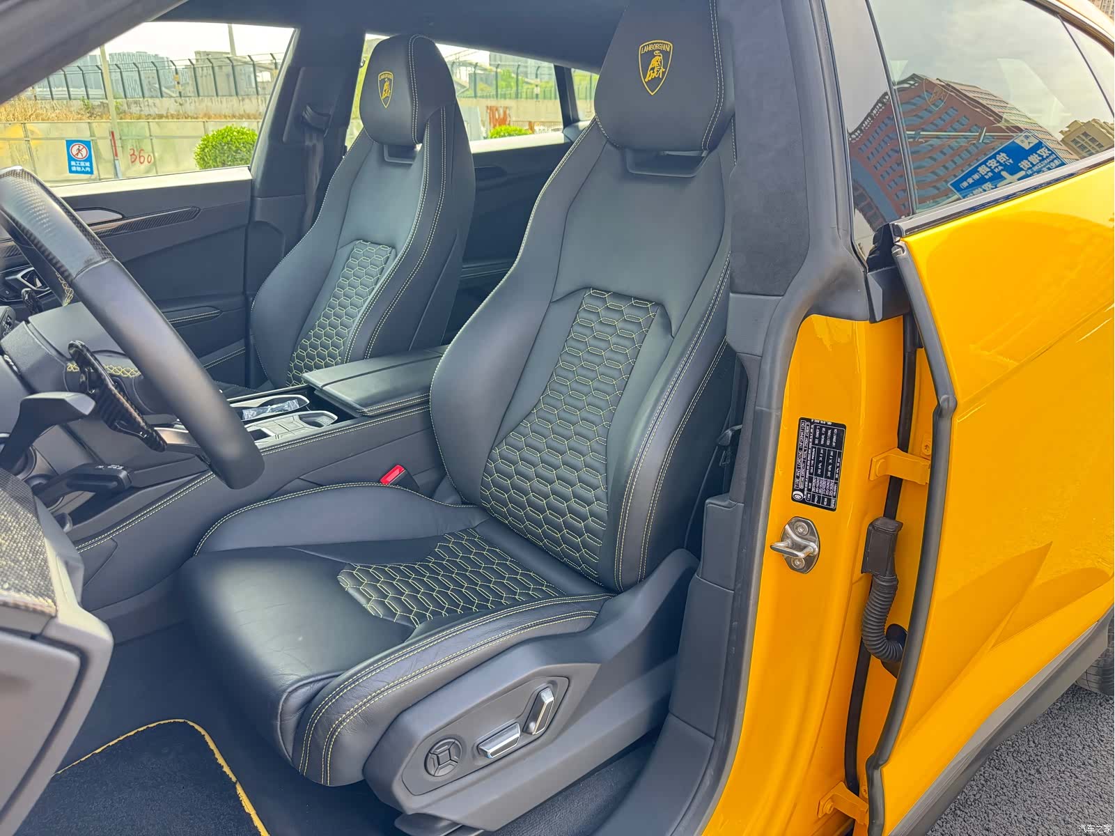 Lamborghini Urus, 2021 12