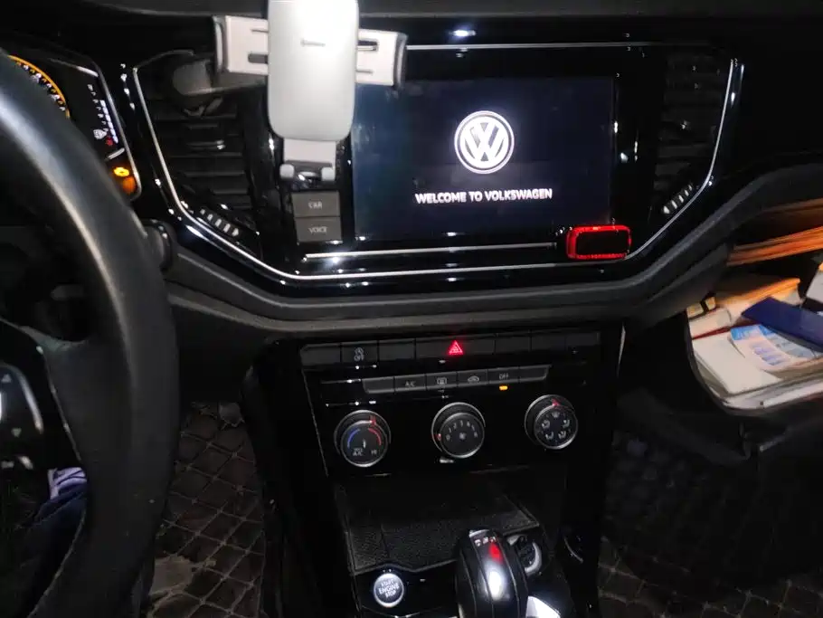 Volkswagen T-ROC exploring Songs